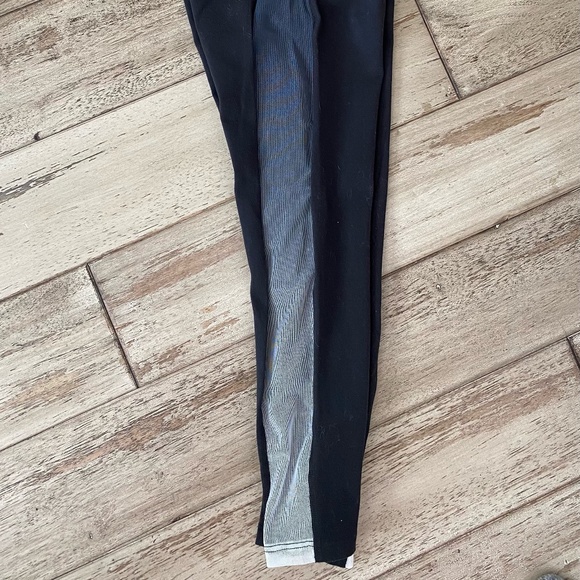 Super Cute BEYOND YOGA Black Leggings w/Mesh Sides Large - Picture 2 of 4